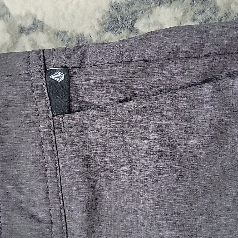 Volcom Shorts - Picture 5 of 11
